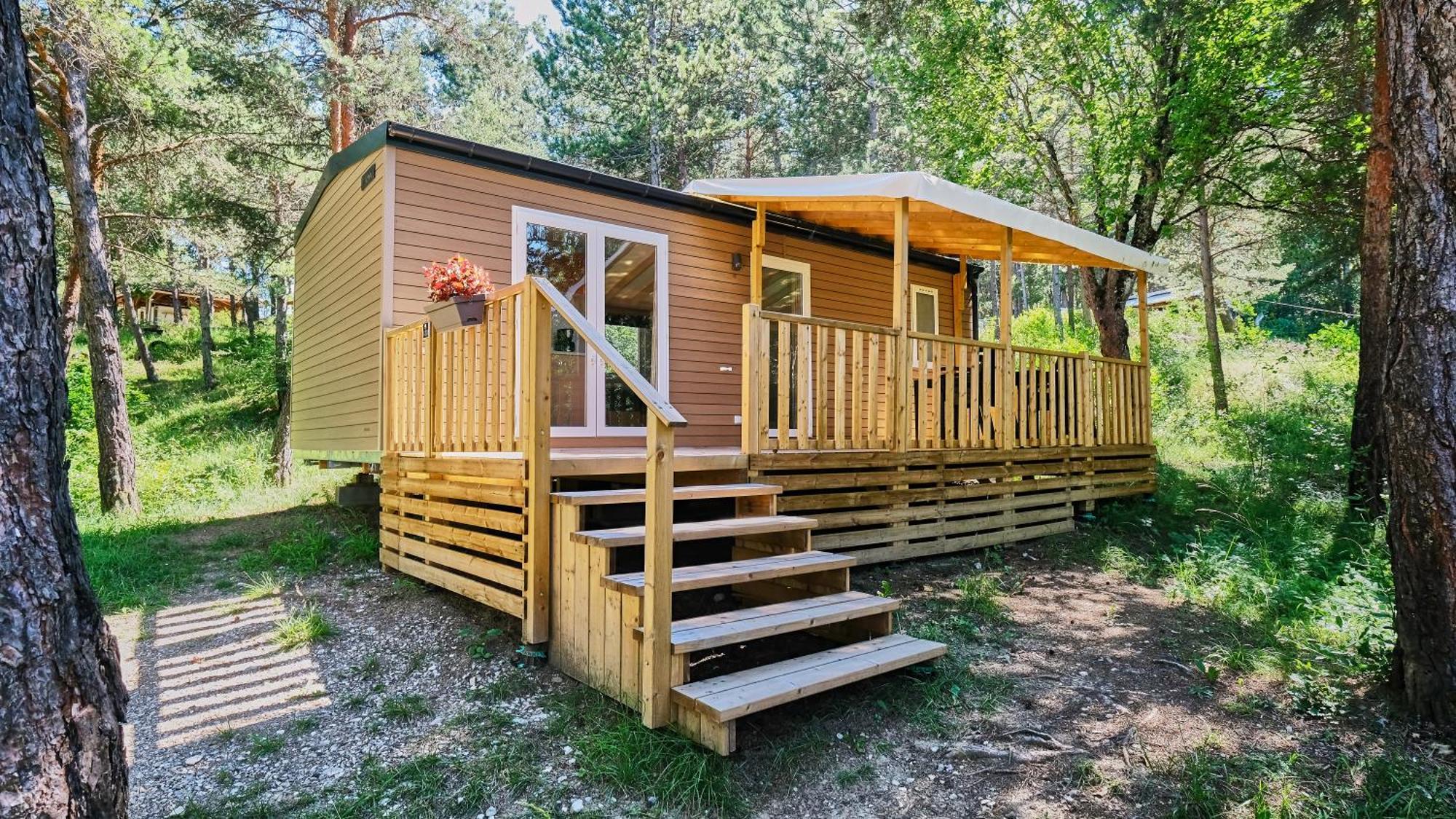 Camping Le Couriou Recoubeau-Jansac Esterno foto