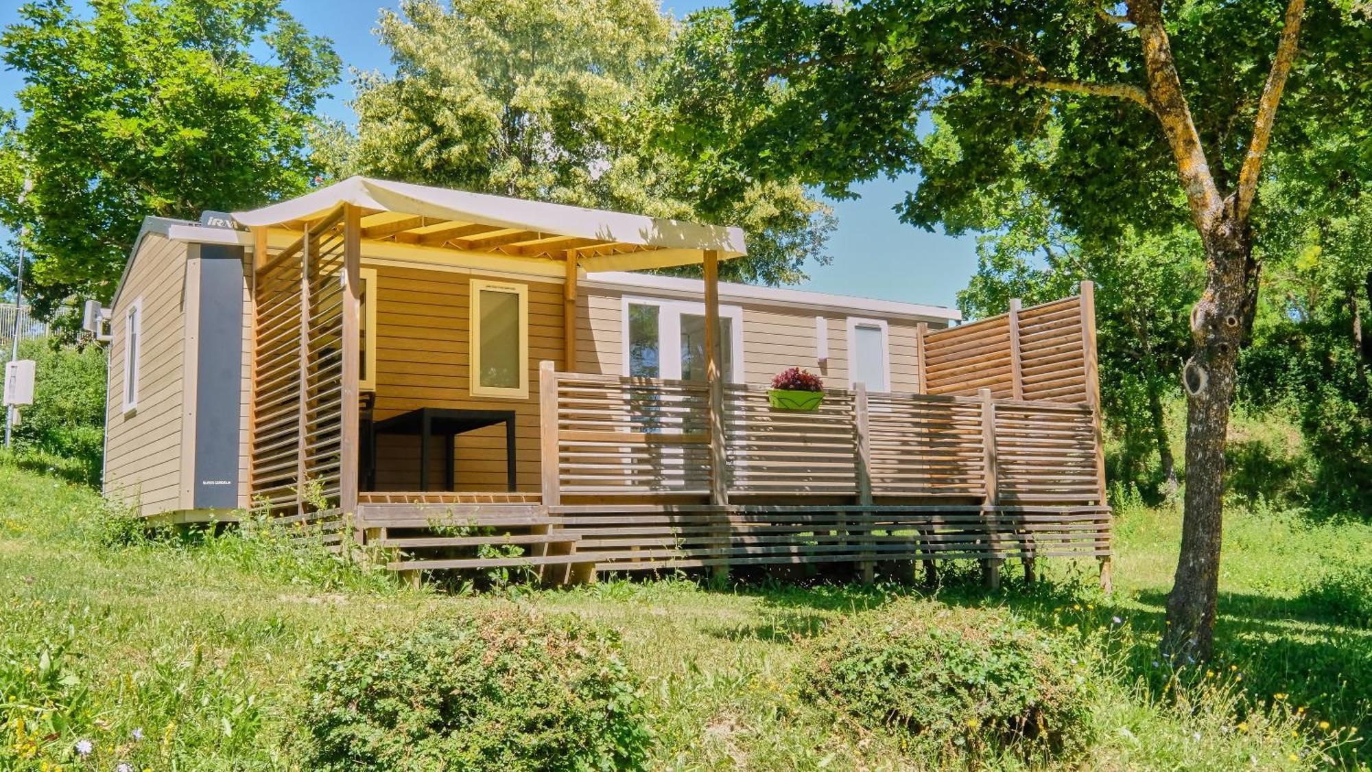 Camping Le Couriou Recoubeau-Jansac Esterno foto