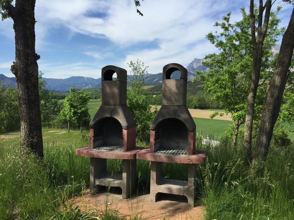 Camping Le Couriou Recoubeau-Jansac Esterno foto