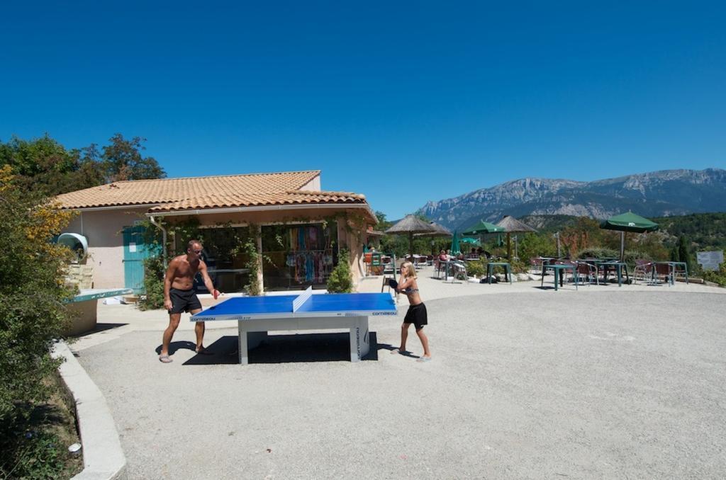 Camping Le Couriou Recoubeau-Jansac Esterno foto