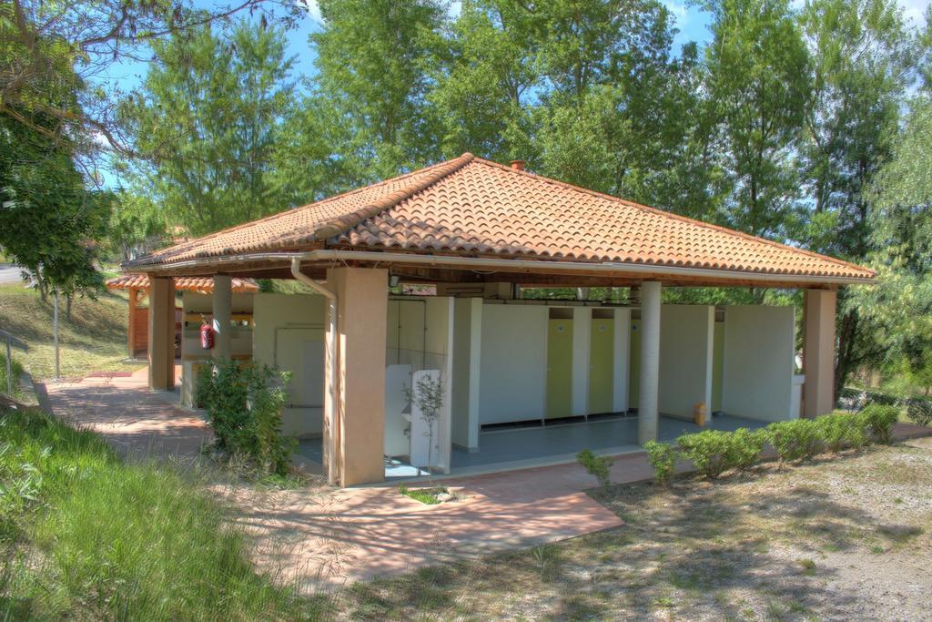 Camping Le Couriou Recoubeau-Jansac Esterno foto