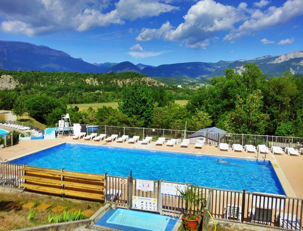 Camping Le Couriou Recoubeau-Jansac Esterno foto