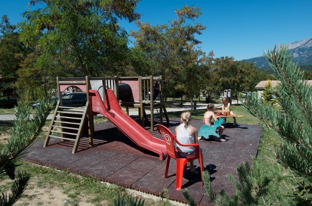 Camping Le Couriou Recoubeau-Jansac Esterno foto