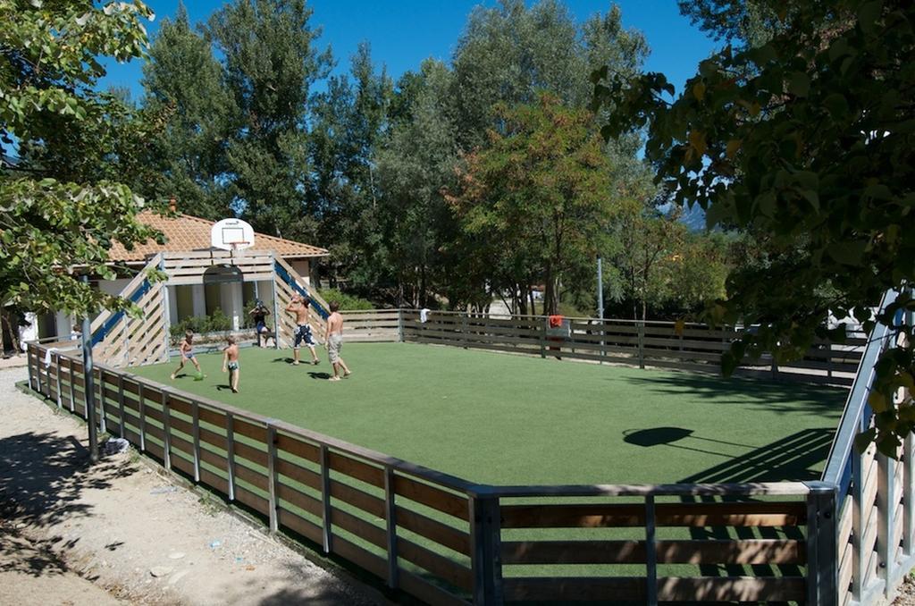 Camping Le Couriou Recoubeau-Jansac Esterno foto