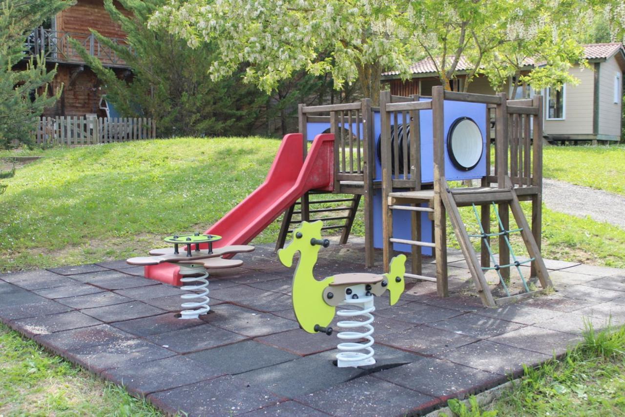Camping Le Couriou Recoubeau-Jansac Esterno foto